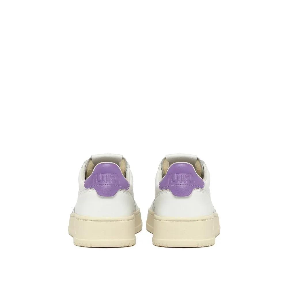 Baskets blanches en cuir pour femme – Autry basses à lacets avec logo
