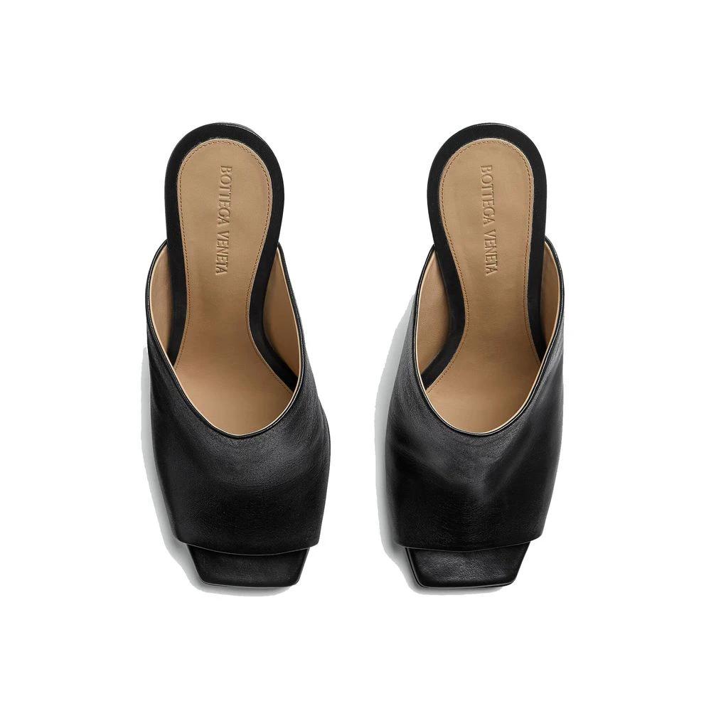 Mules Bottega Veneta en cuir d'agneau noir