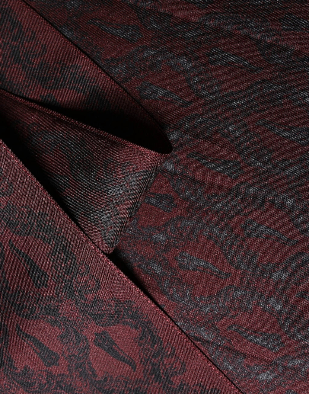 Dolce & Gabbana Burgundy Black Silk Paisley Foulard 135cm X 22cm Scarf by Dolce & Gabbana