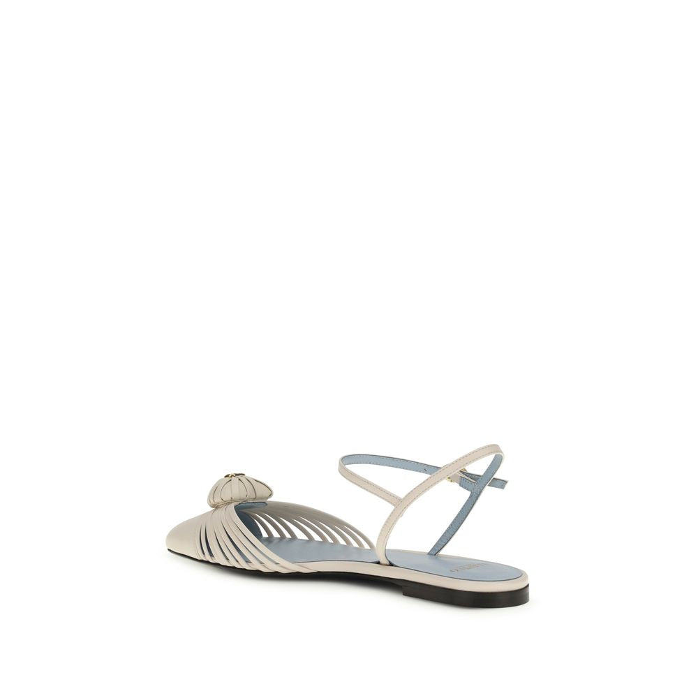 Sandales plates Valentino Garavani en cuir de chèvre beige