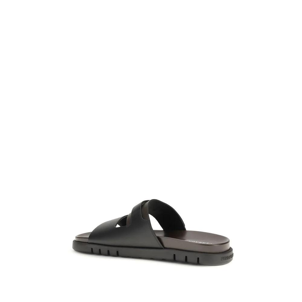 Sandales plates Ferragamo Bos Taurus en cuir de veau noir