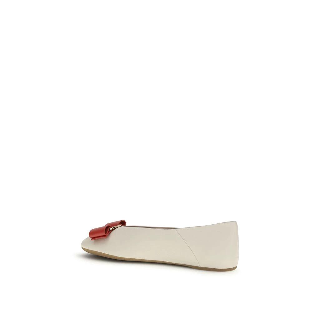 Ballerines Ferragamo Bos Taurus en cuir de veau blanc
