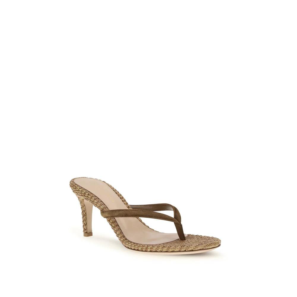 Gianvito Rossi Sandales à talons aiguilles en raphia beige