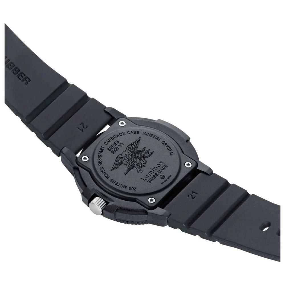 Montre de sport Luminox en caoutchouc noir