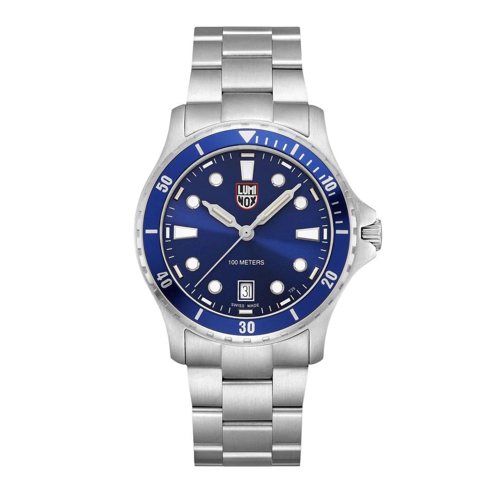 Montre de sport Luminox en acier inoxydable gris