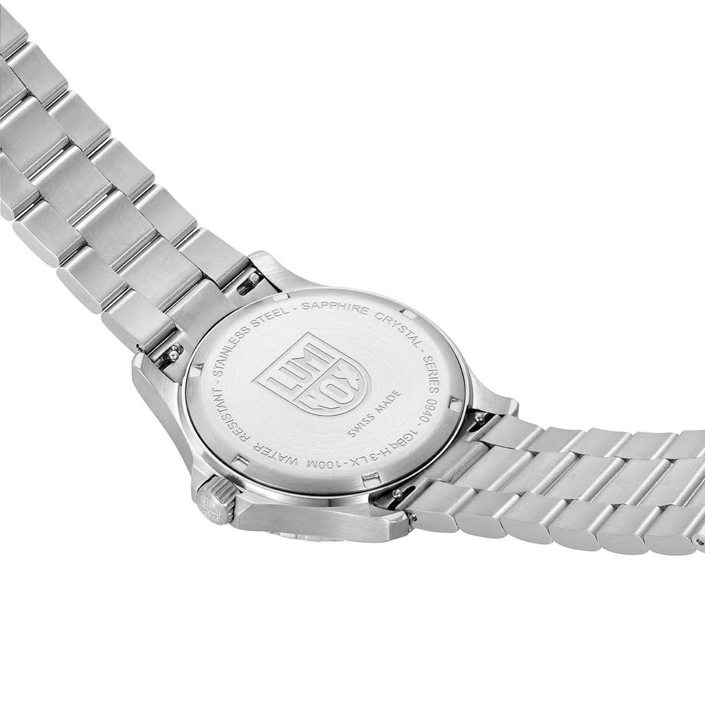 Montre de sport Luminox en acier inoxydable gris