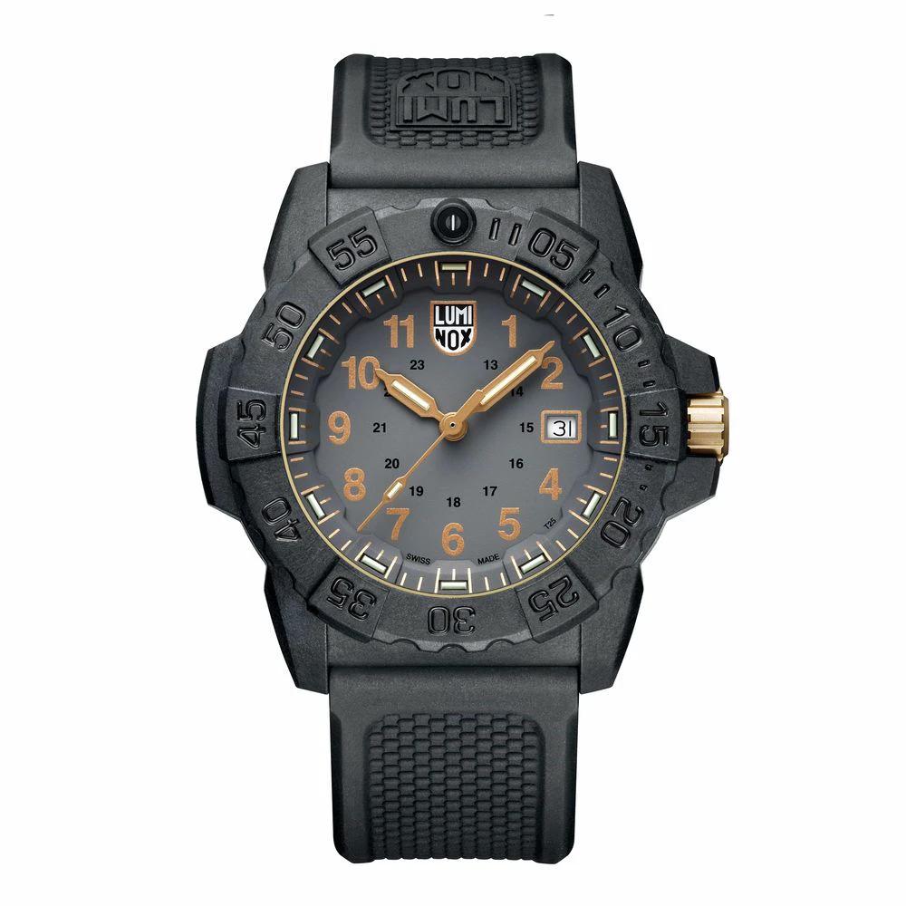 Montre de sport Luminox en caoutchouc noir