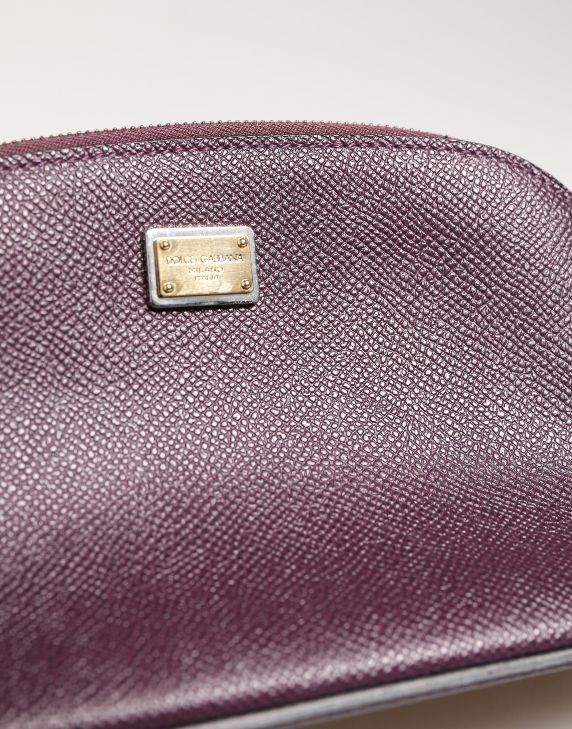Portefeuille zippé Dolce & Gabbana en cuir violet foncé avec logo DG