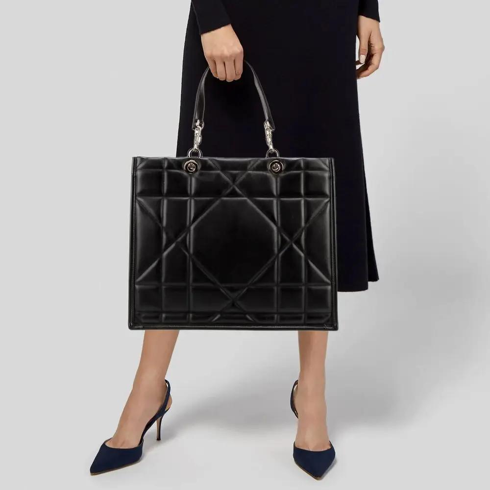 Sac cabas en cuir noir Dior avec doublure en daim