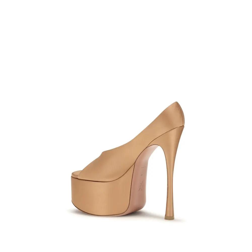 Escarpins à plateforme en soie beige Amina Muaddi