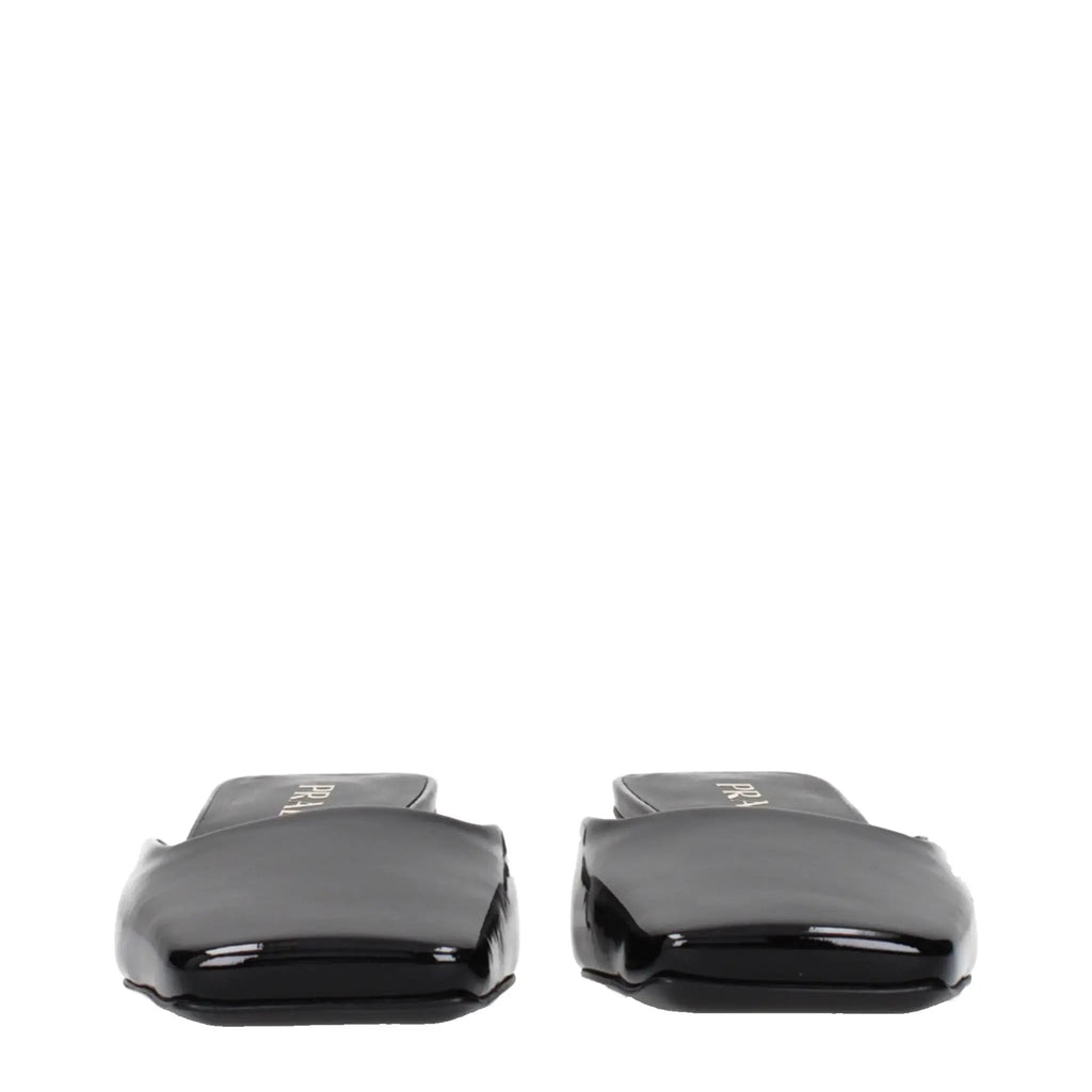 Sandales plates Prada en cuir noir