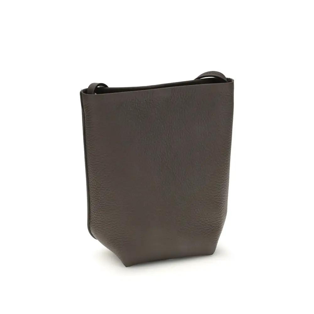 Sac bandoulière Bos Taurus en cuir de veau marron de The Row