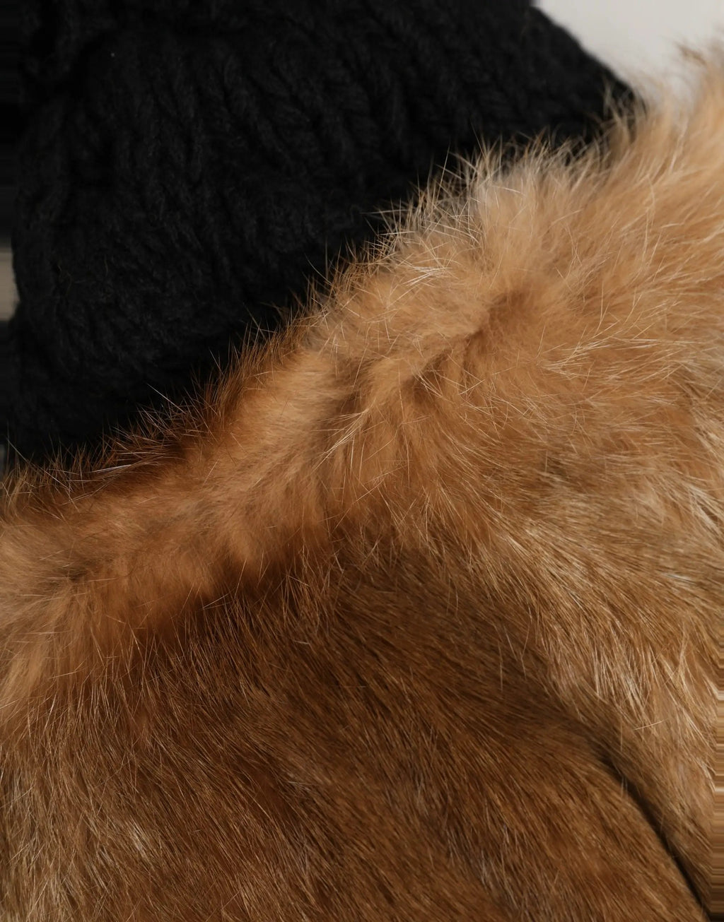Bonnet d'hiver Dolce &amp; Gabbana en véritable fourrure de lapin teinte noire et marron