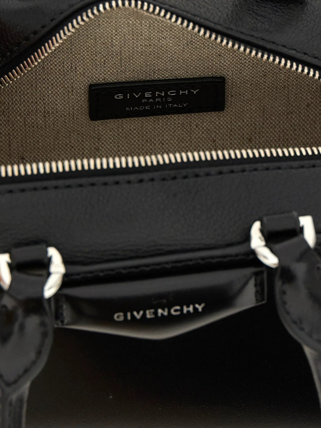 Sac à main Givenchy en cuir de veau noir