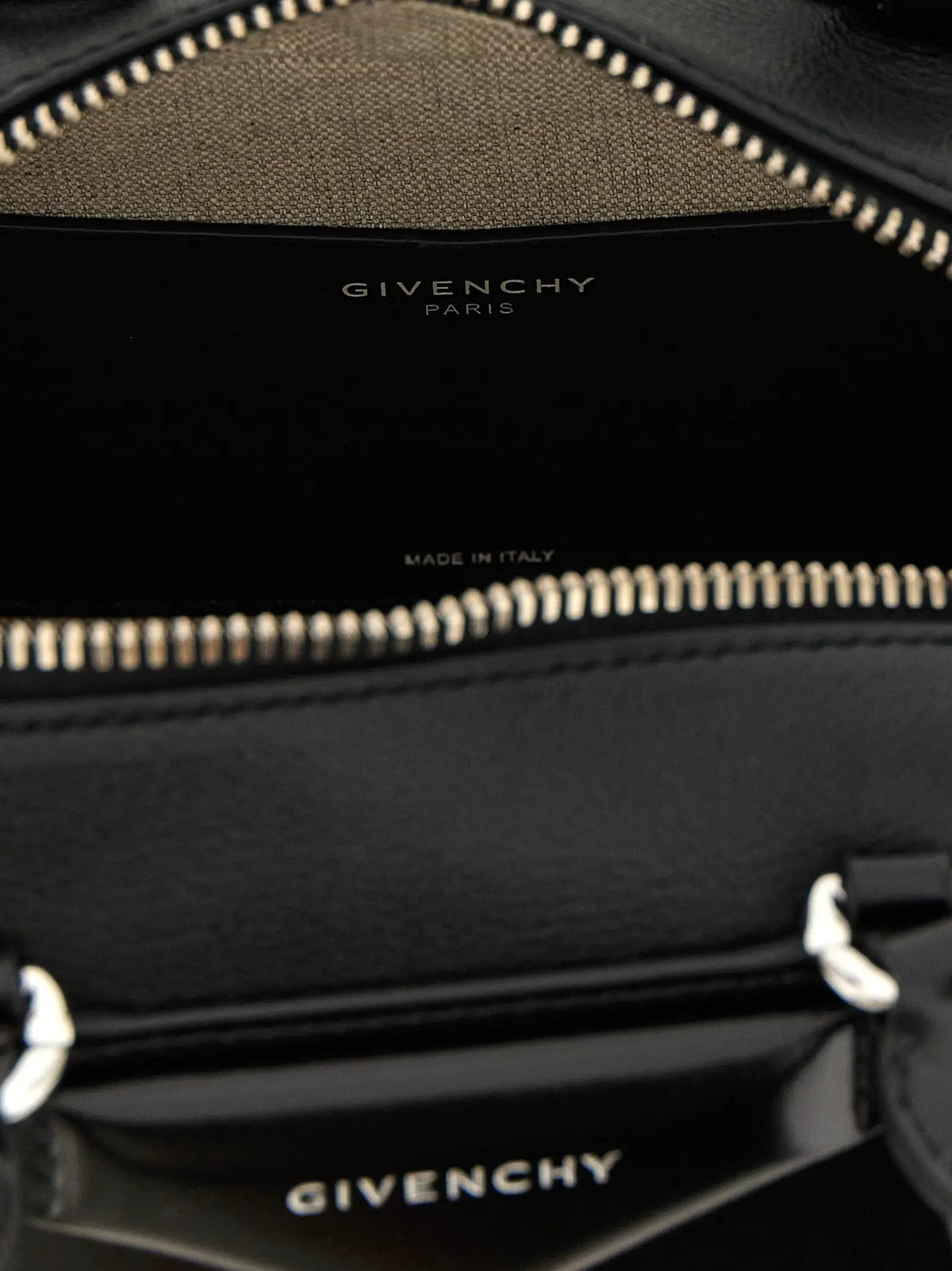 Sac à main Givenchy en cuir de veau noir