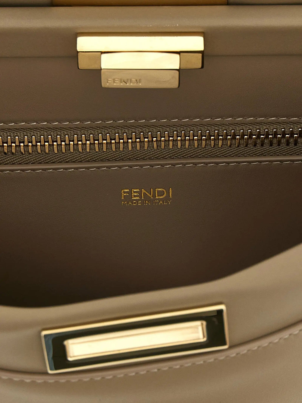 Sac porté épaule Fendi en cuir de veau gris