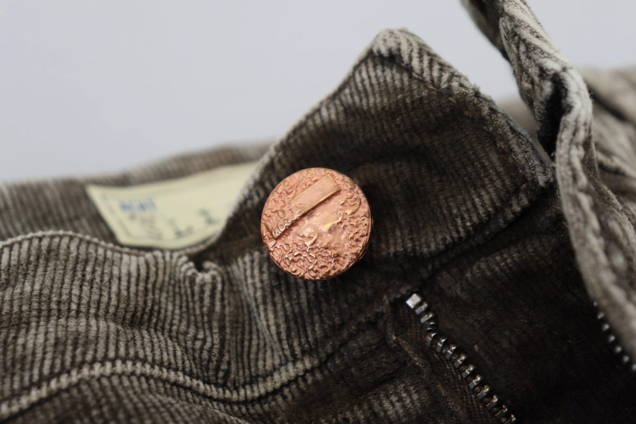 Jean Acht en velours côtelé de coton délavé gris, coupe slim, pour homme