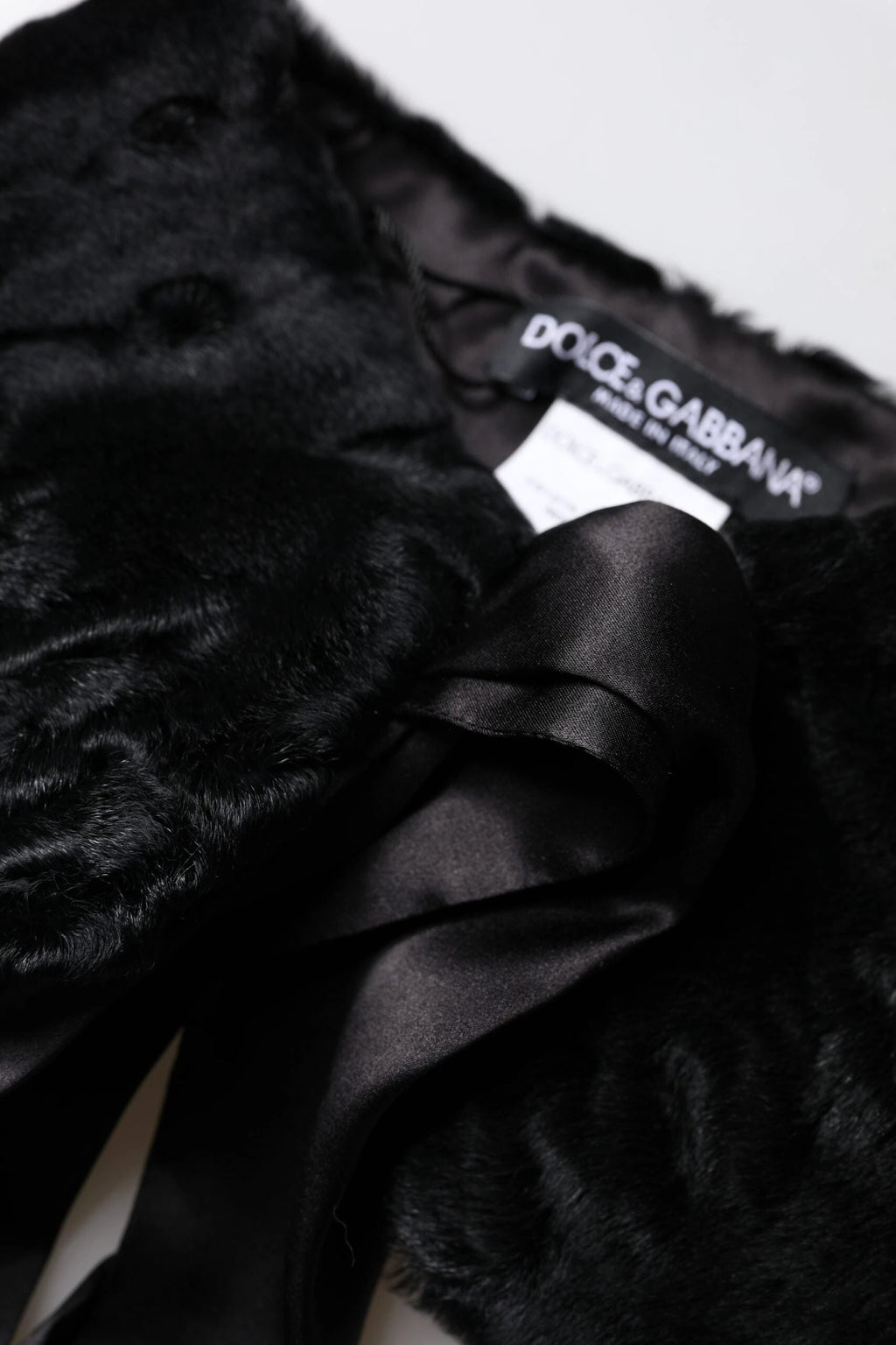 Dolce &amp; Gabbana Cache-cou en fourrure d'agneau noire pour femme, écharpe d'hiver