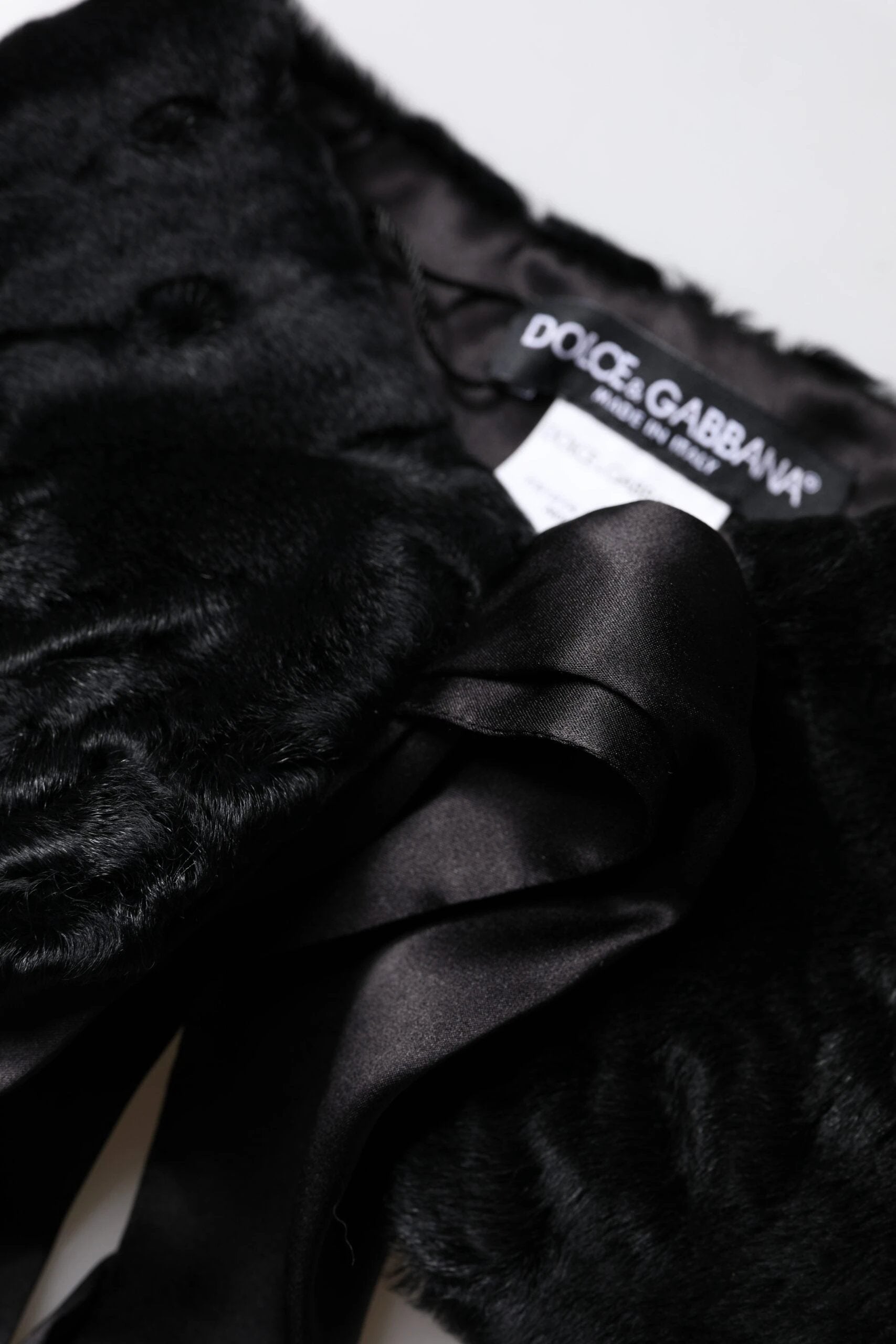 Dolce &amp; Gabbana Cache-cou en fourrure d'agneau noire pour femme, écharpe d'hiver