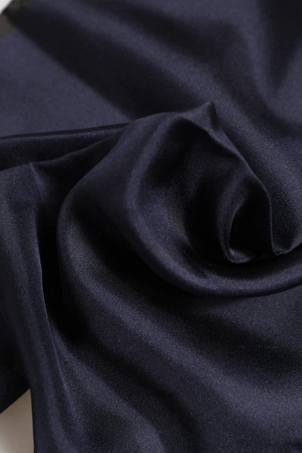 Foulard carré en soie bleu Dolce &amp; Gabbana DG Crown pour homme