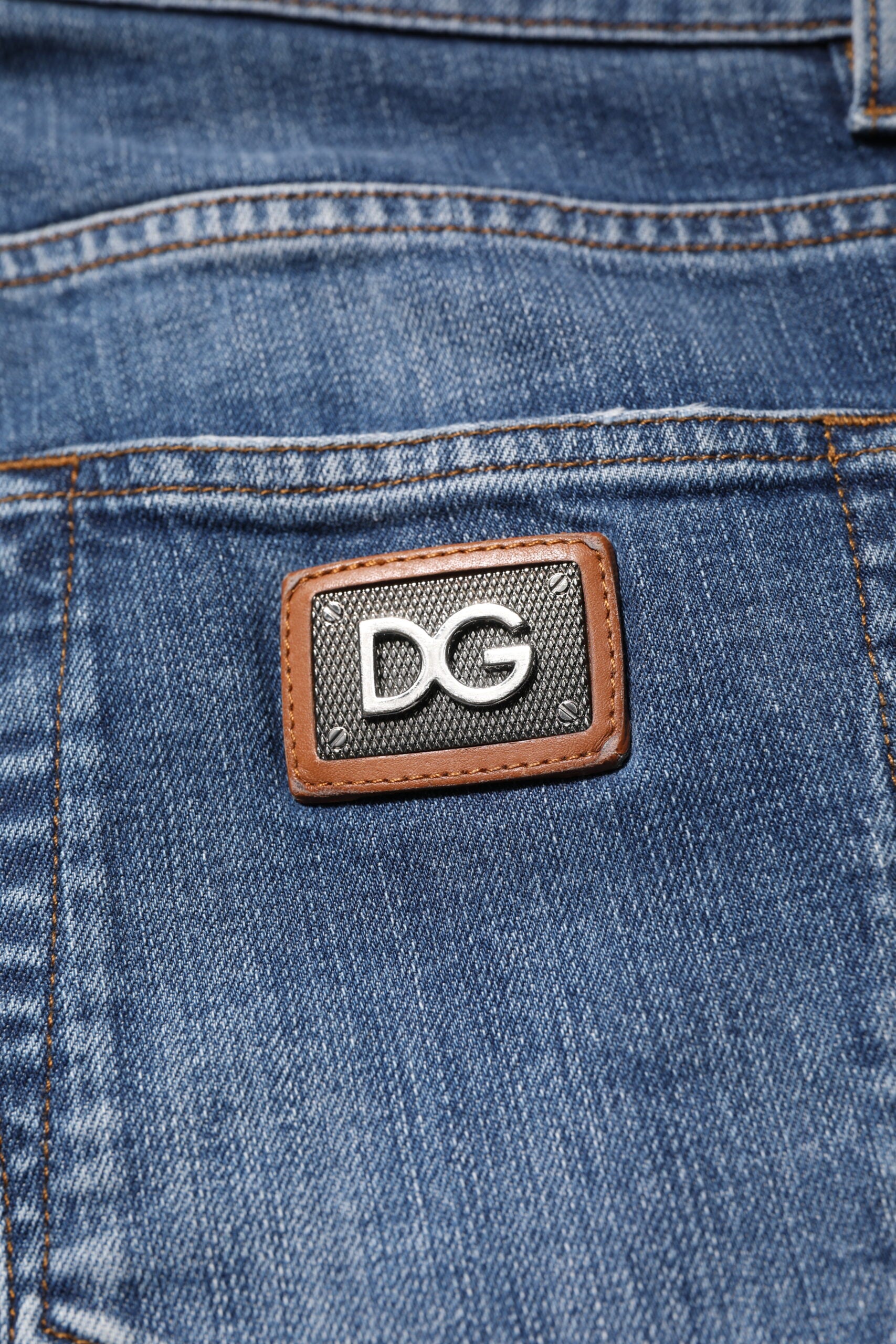 Jean en denim bleu en coton Dolce &amp; Gabbana avec logo et plaque